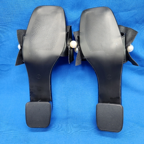 Camel Threads Grace Womens Size 8 Black Slip On Ruched w/ Pearls Heel Sandals - Picture 12 of 13